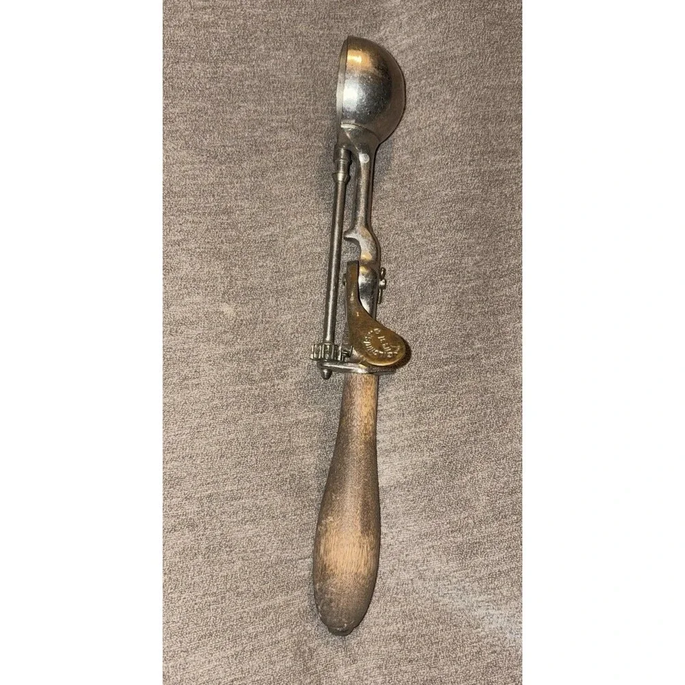 Vintage Silver Gilchrist NO 31 Wooden Handle Ice Cream Scoop Size 24